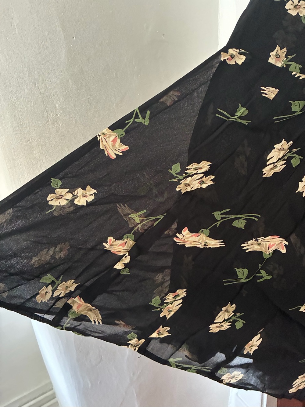 Vintage Reformation Black Floral V-Neck Mini Dress - Picture 3 of 6